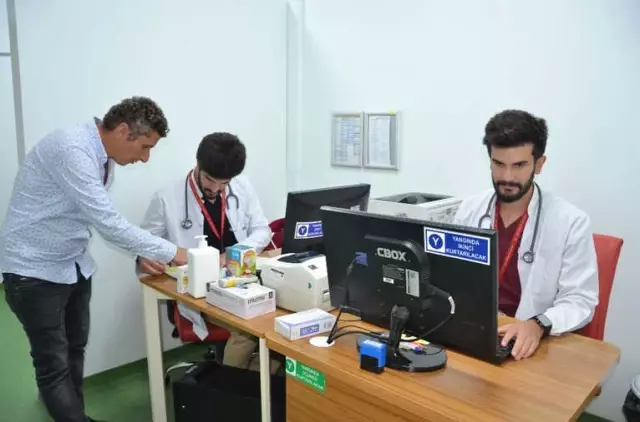 Tek Yumurta İkizi Doktorlar 26 Yıldır Hiç Ayrılmadılar Tek Yumurta İkizi Doktorlar 26 Yıldır Hiç Ayrılmadılar