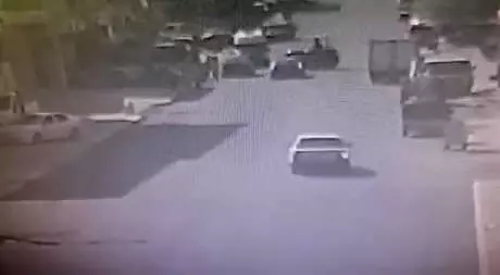 Traktörle Otomobilin Kazası Güvenlik Kameralarına Yansıdı