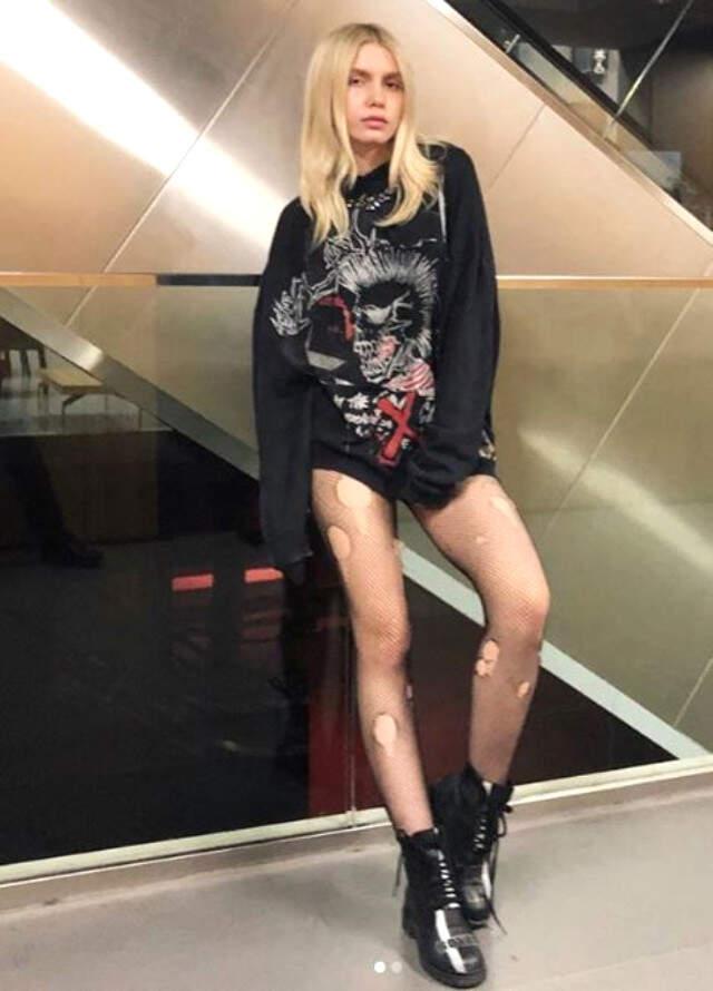Aleyna Tilki Kamera Karşısına Geçerek Direk Dansı Yaptı