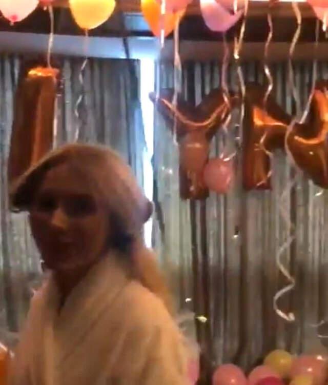 Aleyna Tilki Kamera Karşısına Geçerek Direk Dansı Yaptı