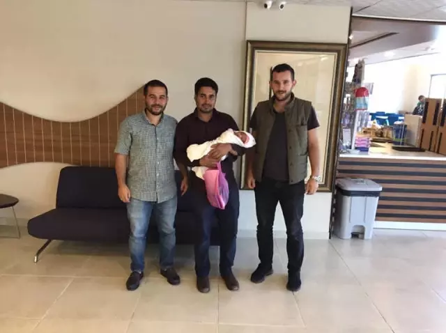 Bangladeşli Jahidul'un Kızı Kocaeli'nde Doğdu