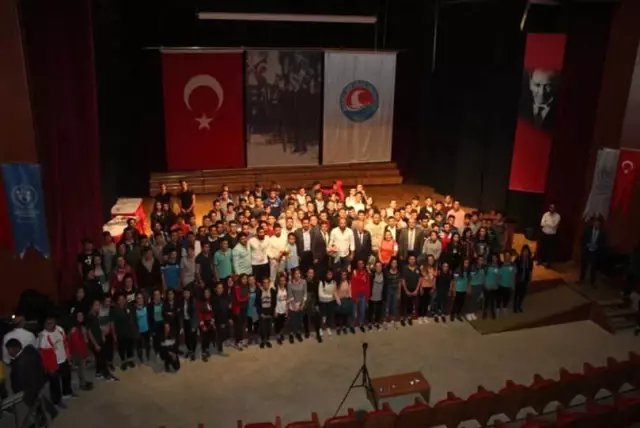 Başpehlivan Orhan Okulu, Burdur'da Öğrencilerle Buluştu Başpehlivan Orhan Okulu, Burdur'da Öğrencilerle Buluştu