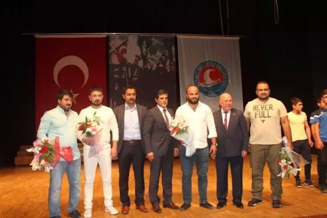 Başpehlivan Orhan Okulu, Burdur'da Öğrencilerle Buluştu Başpehlivan Orhan Okulu, Burdur'da Öğrencilerle Buluştu