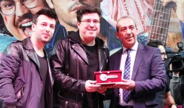 Başrol Oyuncuları Koç ve Büyükak Üniversite Öğrencileriyle Buluştu