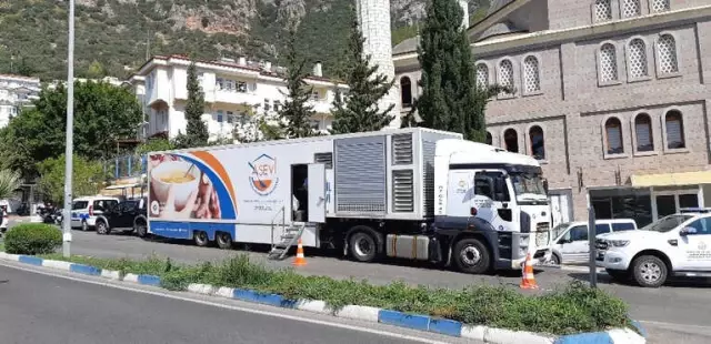 Büyükşehir, Kaş'ta Aşure Dağıttı