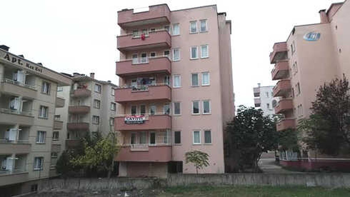 Çökme Tehlikesiyle Tahliye Edilen 6 Katlı Apartman Havadan Görüntülendi