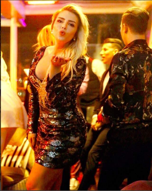 Selin Ciğerci Kendisini Shakira'ya Benzetti: Bu Ne Güzellik!