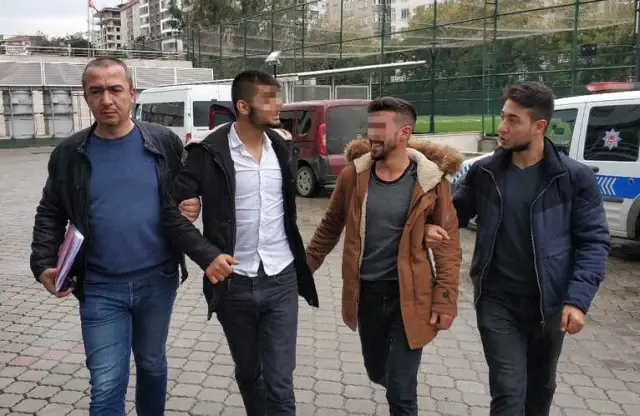 Silahlı Saldırı Zanlısı Adliyeye Şarkı Söyleyerek Girdi