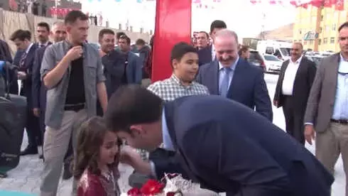 Bakan Kurum Tarihi Van Evlerinin Açılışını Gerçekleştirdi Bakan Kurum Tarihi Van Evlerinin Açılışını Gerçekleştirdi