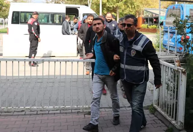 Bolu'da Çeşitli Suçlardan Aranan 8 Kişi Adliyeye Sevk Edildi