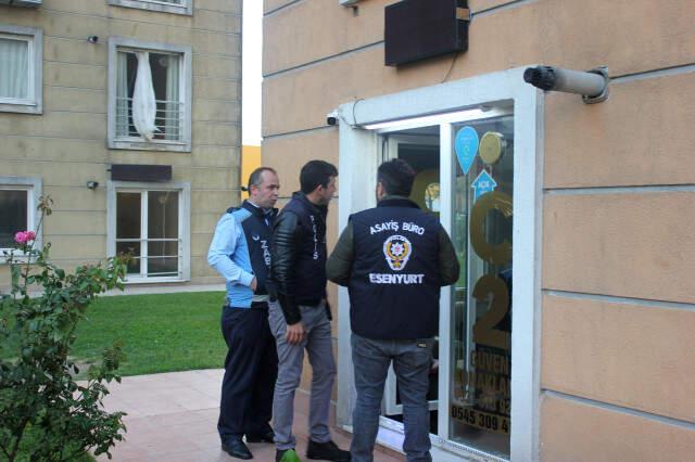 'Güvenli Konaklamanın Adresi' Yazan Evden Uyuşturucu ve Ruhsatsız Silah Çıktı