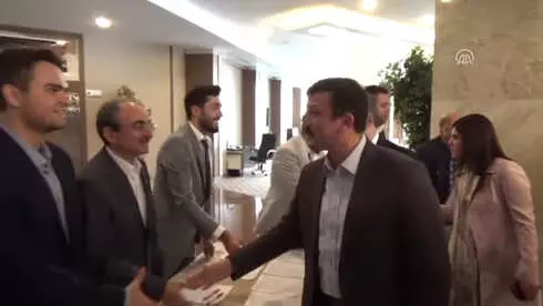 Hamza Dağ: 'Chp'nin Yapması Gereken Hisseleri Devretmektir' Hamza Dağ: 'Chp'nin Yapması Gereken Hisseleri Devretmektir'