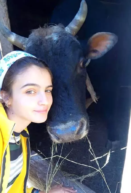Hayvansever Bahar, 4'üncü Üniversite Olarak Veterinerlik Okuyor Hayvansever Bahar, 4'üncü Üniversite Olarak Veterinerlik Okuyor