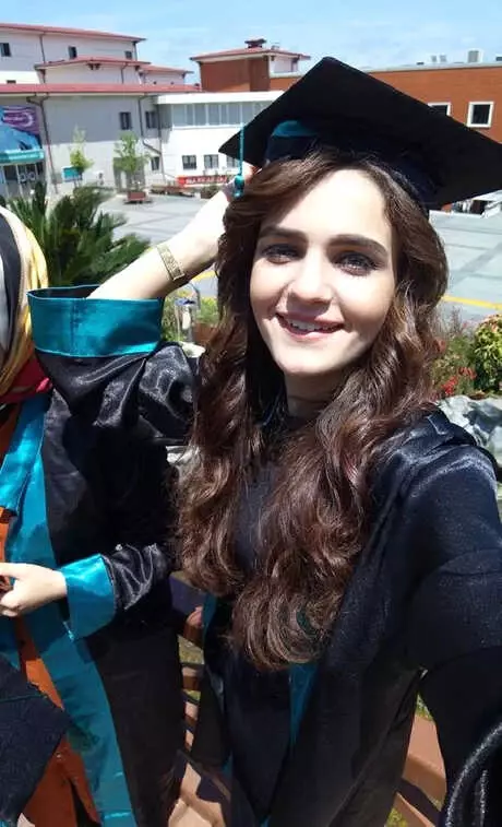 Hayvansever Bahar, 4'üncü Üniversite Olarak Veterinerlik Okuyor Hayvansever Bahar, 4'üncü Üniversite Olarak Veterinerlik Okuyor