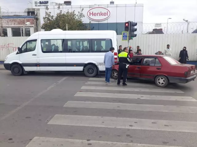 Kocaeli'de Trafik Kazası: 2 Yaralı