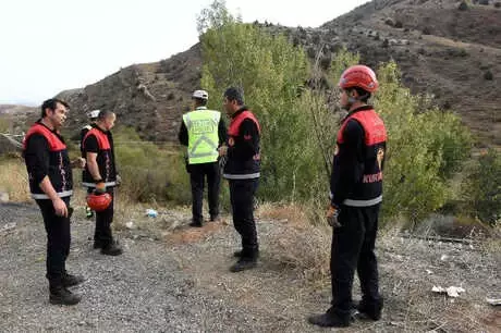 Otomobil Şarampole Uçtu: 6 Yaralı Otomobil Şarampole Uçtu: 6 Yaralı