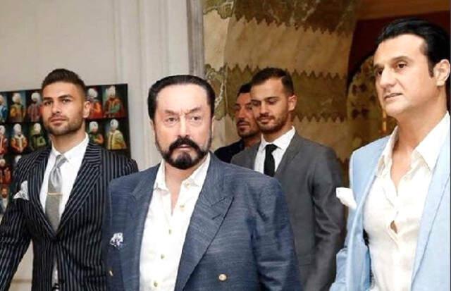 Adnan Oktar'ın Sağ Kolu Tarkan Yavaş'ın USB'den 'Devletin Başına Oktar Geçecek' Yazılı Görüntüler Çıktı