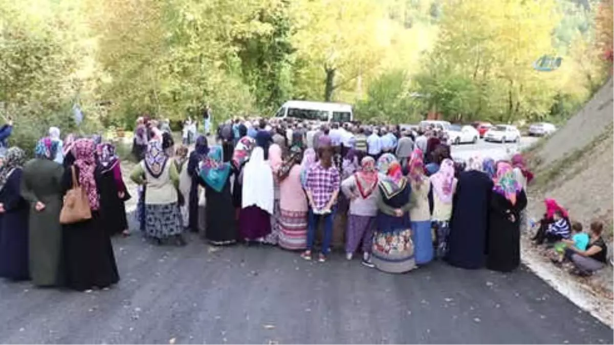 Asfaltla Buluşan Köylüler Kurban Kesip Yolu Hizmete Açtı