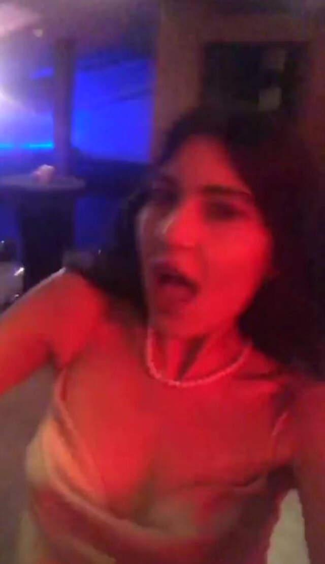 Bahar Candan, Mini Elbisesiyle Çılgınlar Gibi Dans Etti