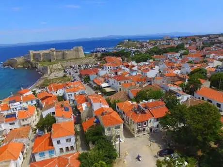 Bozcaada'nın Bağ Evlerine Pansiyon Ruhsatı Verilmesine Tepki