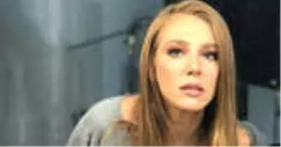 Oyuncu Elçin Sangu'nun Yıllar Önceki Çerkes Dansı Yaptığı Görüntüler Ortaya Çıktı Oyuncu Elçin Sangu'nun Yıllar Önceki Çerkes Dansı Yaptığı Görüntüler Ortaya Çıktı
