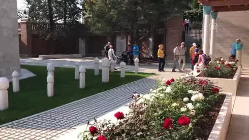 Gül Baba Türbesi'ne Ziyaretçi İlgisi Gül Baba Türbesi'ne Ziyaretçi İlgisi