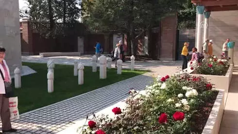 Gül Baba Türbesi'ne Ziyaretçi İlgisi Gül Baba Türbesi'ne Ziyaretçi İlgisi
