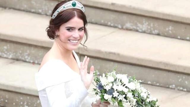 Kraliçe Elizabeth'in Torunu Prenses Eugenie, Sırtındaki Ameliyat İzlerinin Herkesi Örnek Olması İçin Duvak Takmadı