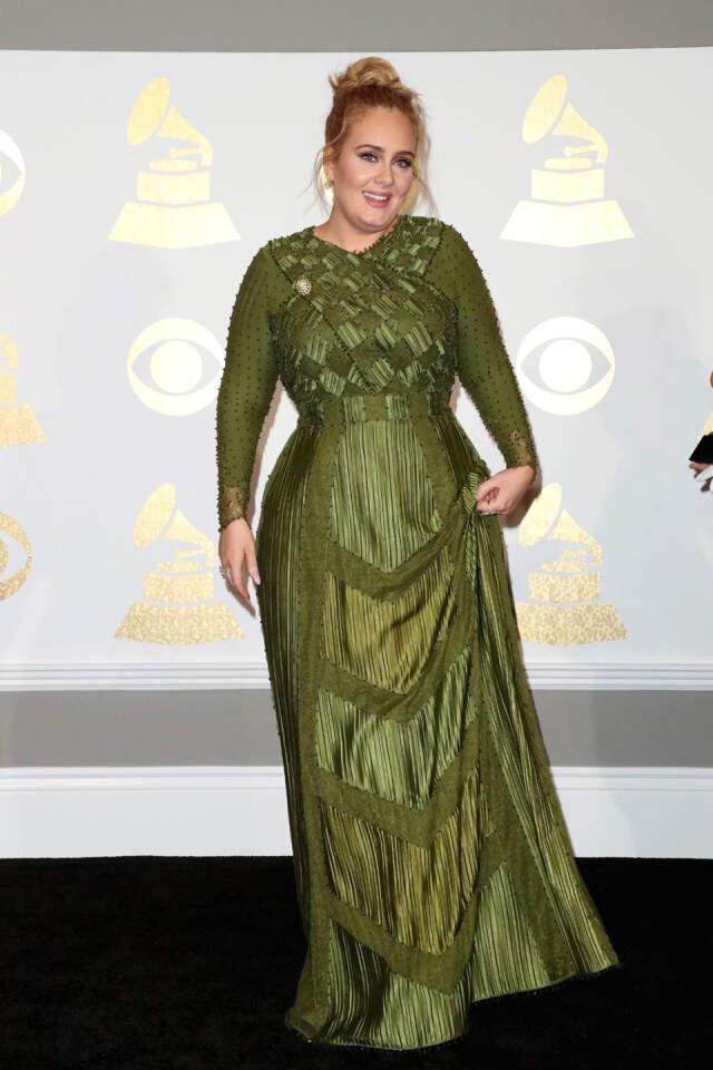 Adele Oturduğu Yerden Para Basıyor