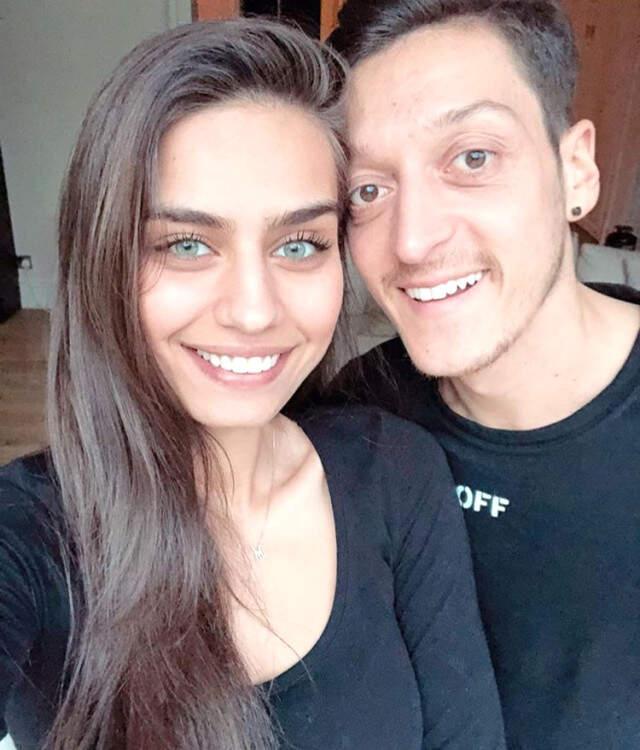 Amine Gülşe'den, Romantik Doğum Günü Paylaşımı!