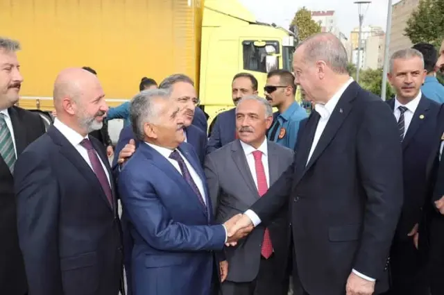 Başkan Memduh Büyükkılıç, Cumhurbaşkanı Recep Tayyip Erdoğan'a 7 Yatırım Hakkında Bilgiler Verdi