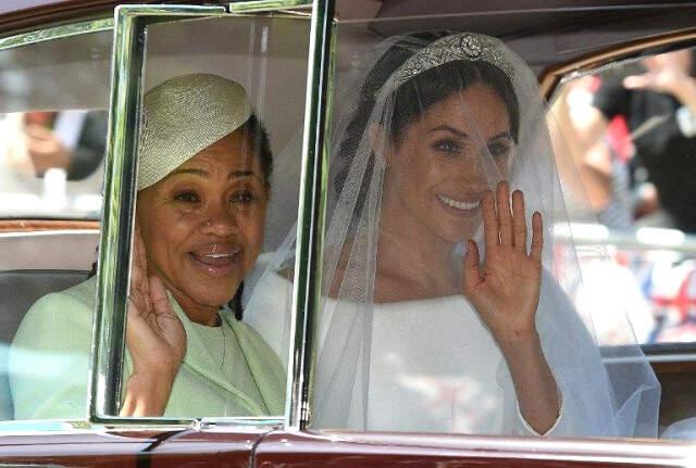 İngiliz Kraliyet Gelini Meghan Markle Hamile!