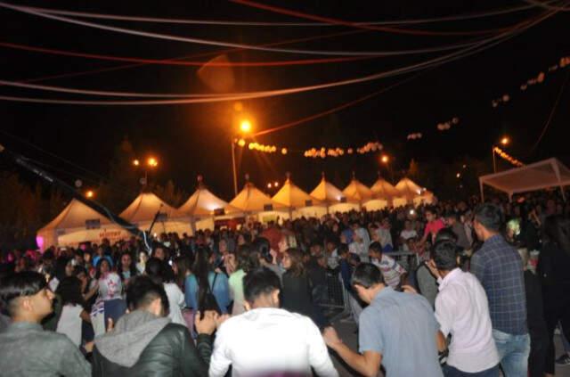 Madyat'ta Düzenlenen 1. Uluslararası Kültür ve Sanat Festivalinde, 4 Farklı Dilde Konser Verildi