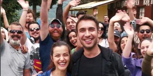 Sen Anlat Karadeniz Dizisinin Yıldızları Kırmızı Halıda Yürüdü