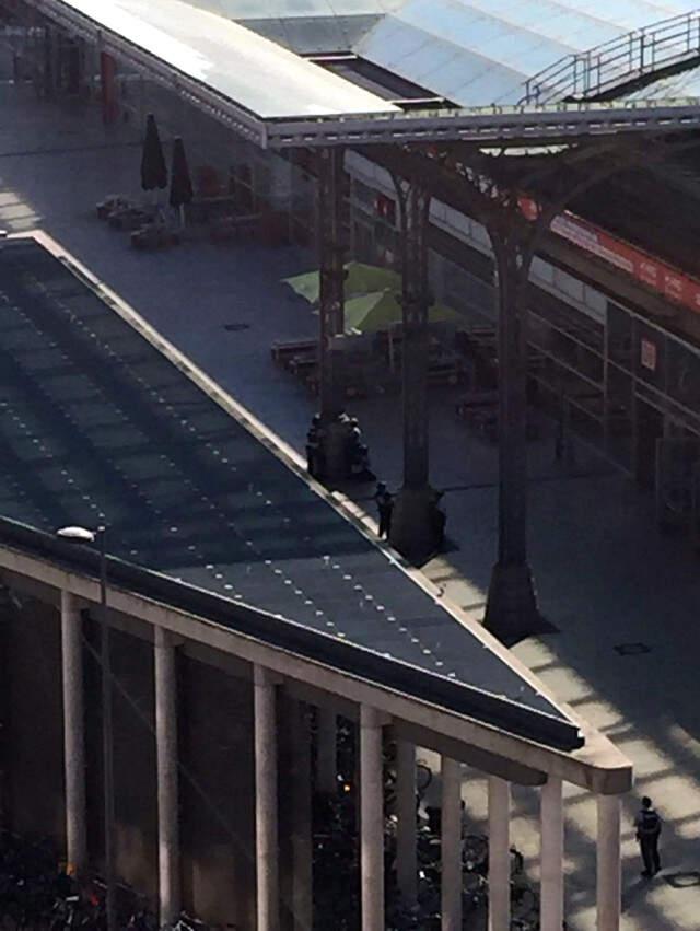 Son Dakika! Köln Tren İstasyonunda Bir Kadın Rehin Alındı