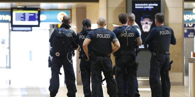 Son Dakika! Köln Tren İstasyonunda Bir Kadın Rehin Alındı