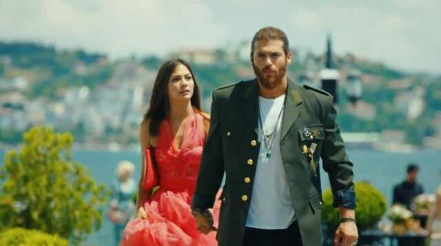 Demet Özdemir Makyajsız Haliyle Takipçilerini Büyüledi
