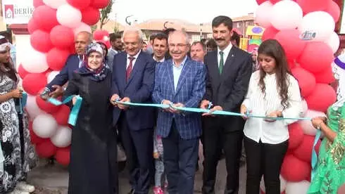 Derik Zeytin Festivali'nde Renkli Simalar Yer Aldı Derik Zeytin Festivali'nde Renkli Simalar Yer Aldı