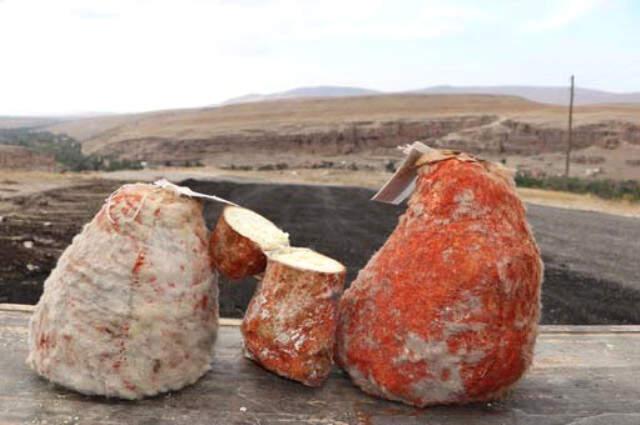 Dünyada Sadece 45 Ton Olan Divle Obruk Peyniri'nin Kalite Standardı Tescillendi