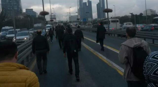 Son Dakika İstanbul'da Metrobüs Kazası! Tüm Seferler Durduruldu