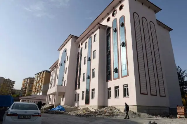 Vali Azizoğlu Okul İnşaatlarını İnceledi Vali Azizoğlu Okul İnşaatlarını İnceledi