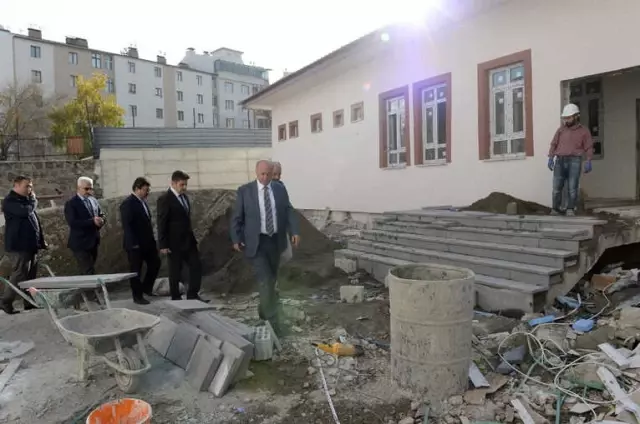 Vali Azizoğlu Okul İnşaatlarını İnceledi Vali Azizoğlu Okul İnşaatlarını İnceledi