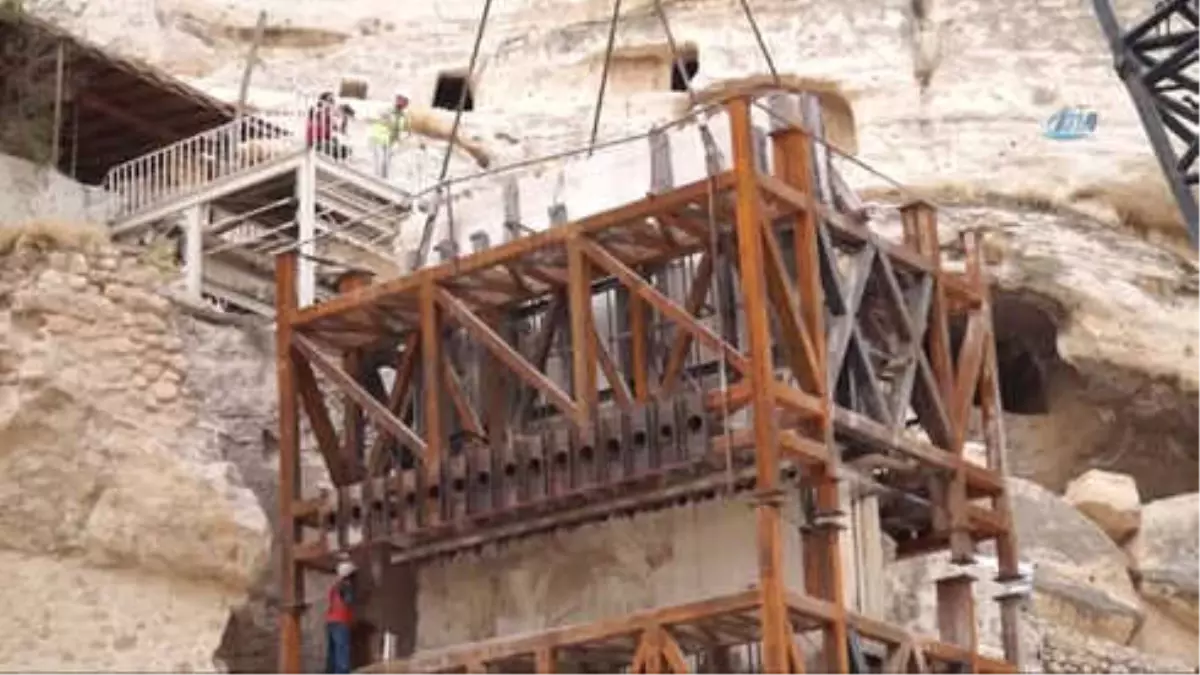 600 Yıllık Kale Kapısının İkinci Kısmı da Taşındı