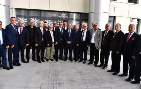Ayakkabı ve Hazır Giyimde İzmir Modası Ayakkabı ve Hazır Giyimde İzmir Modası