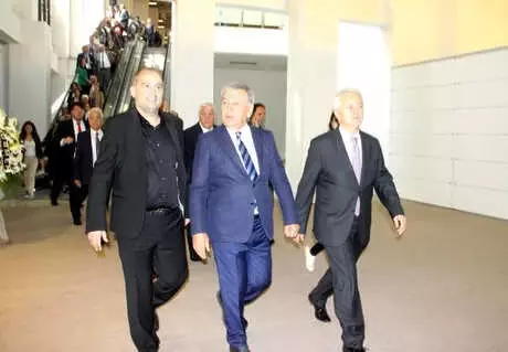 Ayakkabı ve Hazır Giyimde İzmir Modası Ayakkabı ve Hazır Giyimde İzmir Modası