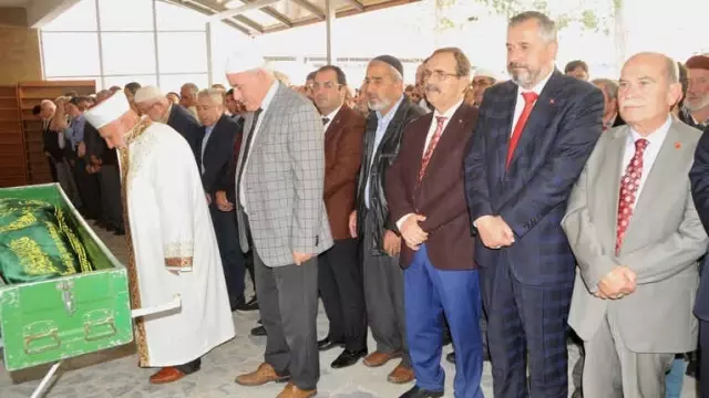 Başkan Şahin, Kaşıkçı'nın Cenazesine Katıldı Başkan Şahin, Kaşıkçı'nın Cenazesine Katıldı