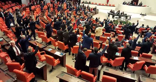 CHP-HDP ve İYİ Parti'den MHP'nin Tasarısına Destek Geldi CHP-HDP ve İYİ Parti'den MHP'nin Tasarısına Destek Geldi
