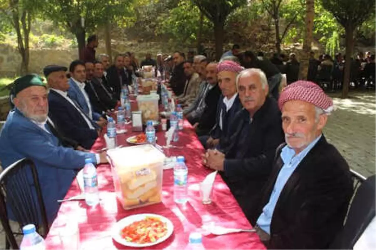 Hakkari'de Kan Davalı Aileler Barıştırıldı