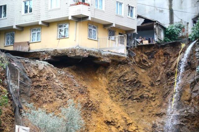 Sütlüce'de Binası Çöken Apartman Sakinlerinden Arda Turan'a Suç Duyurusu: Başakşehirpor Yerine Kiracılardan Helallik İstesin