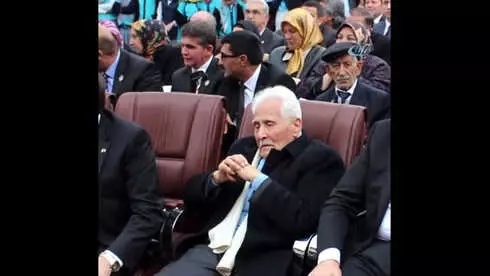 Ünlü Şair Hayatını Kaybetti Ünlü Şair Hayatını Kaybetti